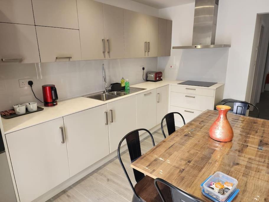 Paradigm Court, Modern 2-Bedroom Apartment F2, Оксфорд Екстериор снимка